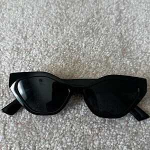 Stylish Black Cat Eye Sunglasses